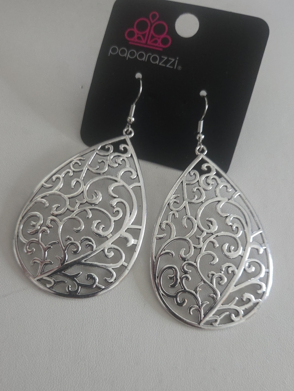 Paparazzi Grapevine Grandeur Silver Earrings NWT